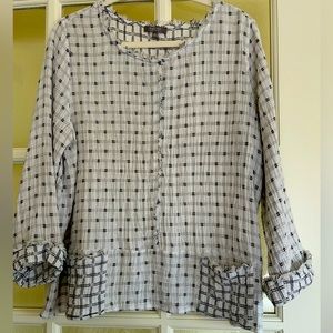 Habitat top. Size M. black/white